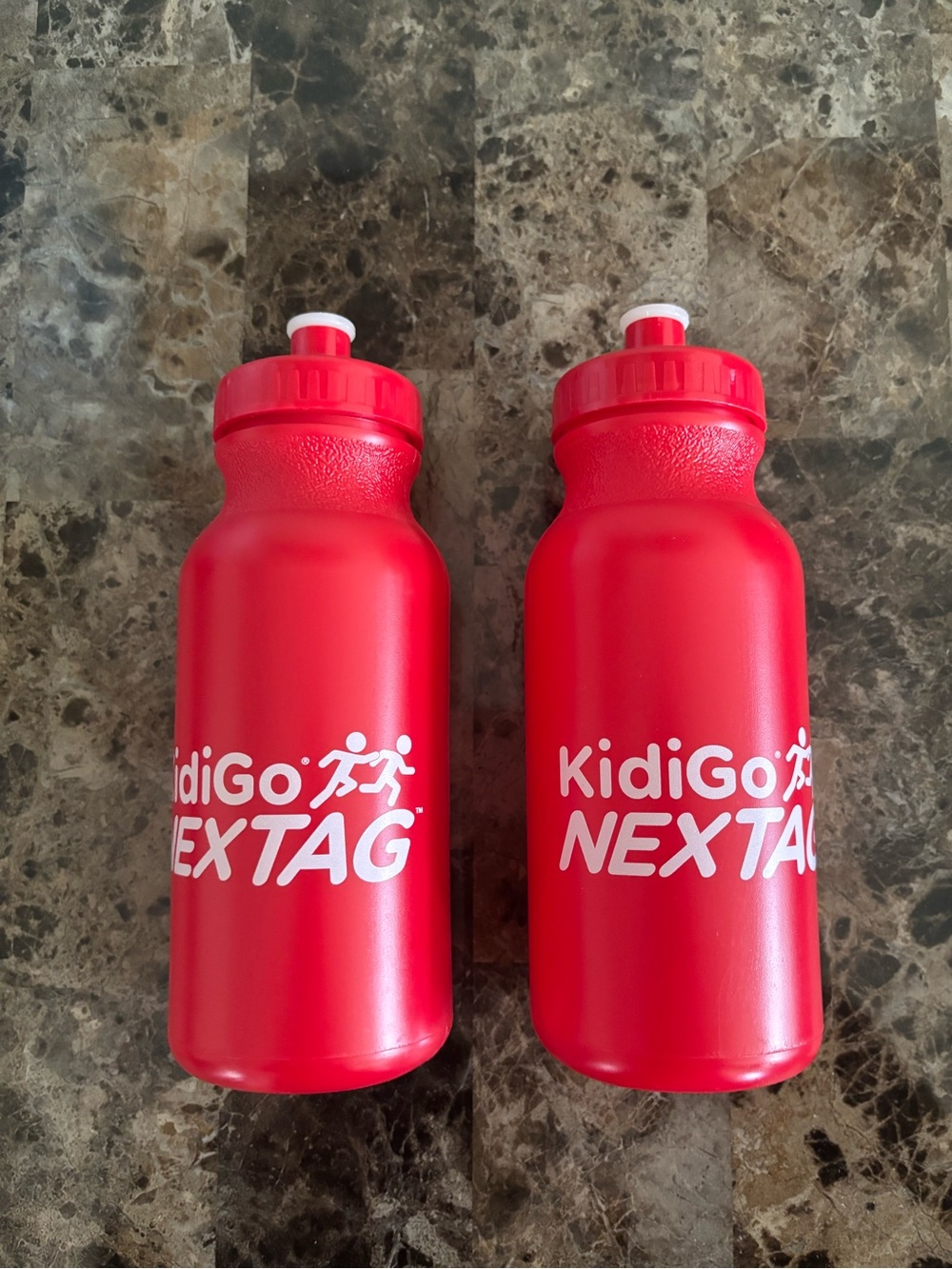 Kidigo Next Tag Water Bottles Red/White Sports Squeeze Bottle Logo BPA Free New